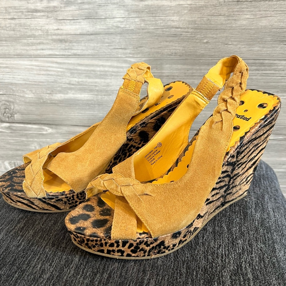 Not Rated Platform Wedge animal print sandals shoes. NWT never worn. Size 10.